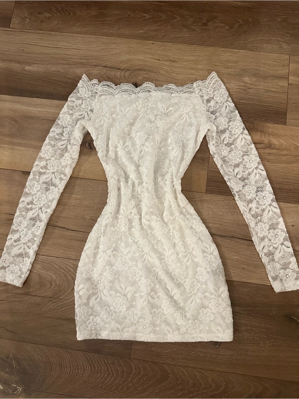 Off-Shoulder White Lace Bodycon Dress